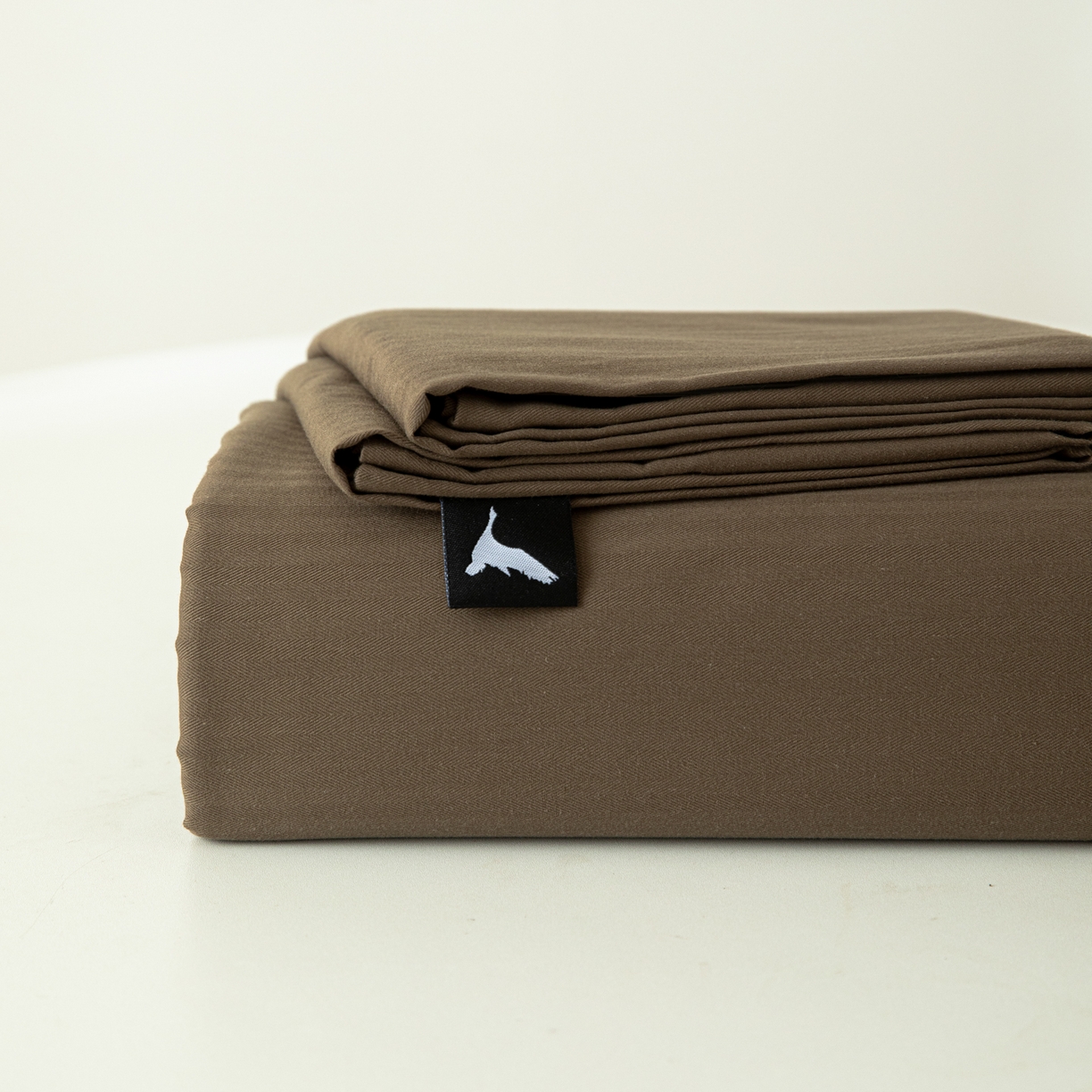 91家纺网 家纺一手货源 找家纺 眠博士 2025新款大雁纹小提花全棉纯棉床笠单件-单床笠 床笠-雁纹棕咖