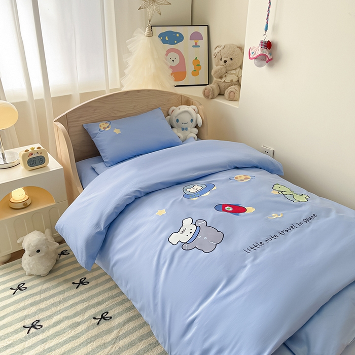 91家纺网 家纺一手货源 找家纺 （总）柔享家（原芷澜家纺）2025新款全棉高端贴布刺绣幼儿园三件套套件儿童三件套被子被芯婴童宝宝六件套七件套