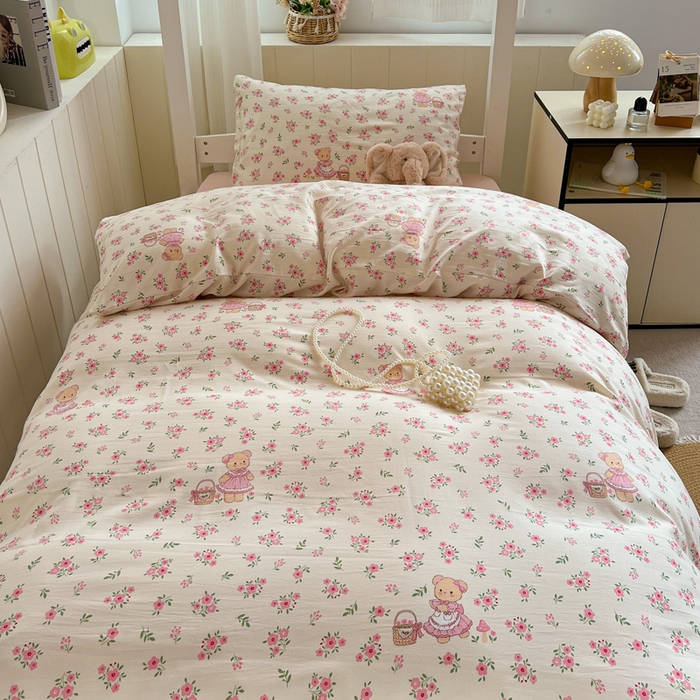 91家纺网 家纺一手货源 找家纺 水墨江南2025新款水洗棉印花四件套 花间小熊