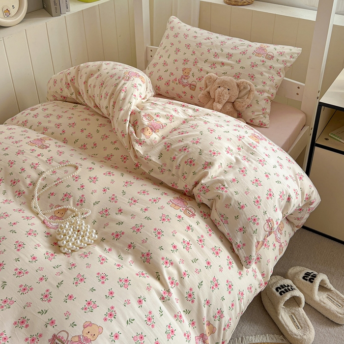 91家纺网 家纺一手货源 找家纺 水墨江南2025新款水洗棉印花四件套 花间小熊