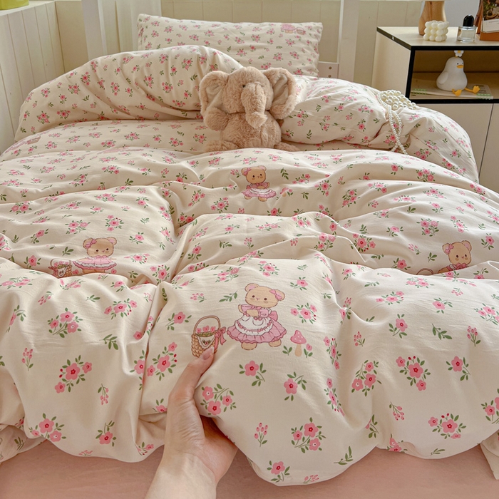 91家纺网 家纺一手货源 找家纺 水墨江南2025新款水洗棉印花四件套 花间小熊