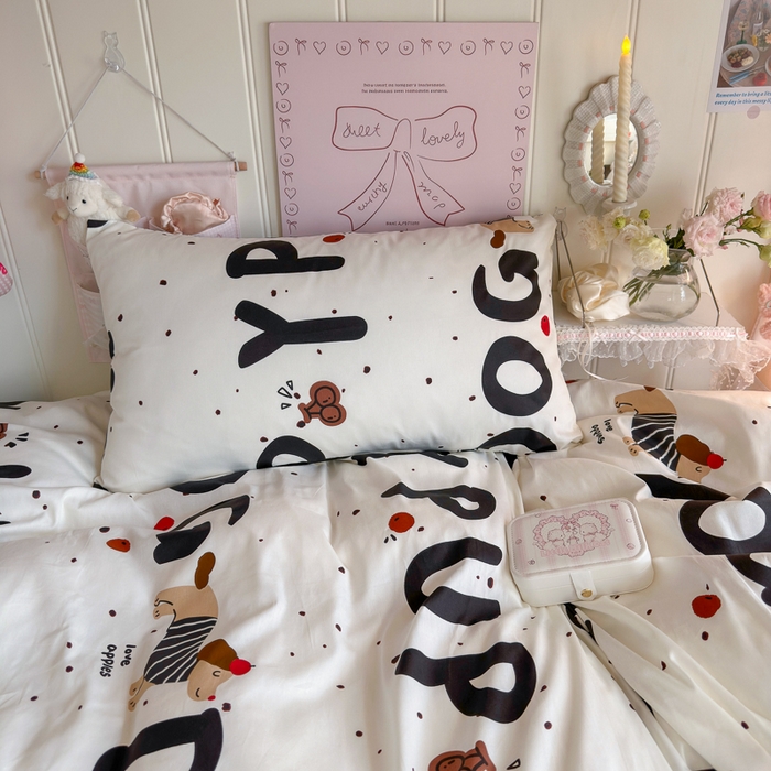 91家纺网 家纺一手货源 找家纺 Sweet dreams甜梦 2025新款学生床全棉纯棉三套件学生三件套宿舍三件套上下铺三件套 字母腊肠狗