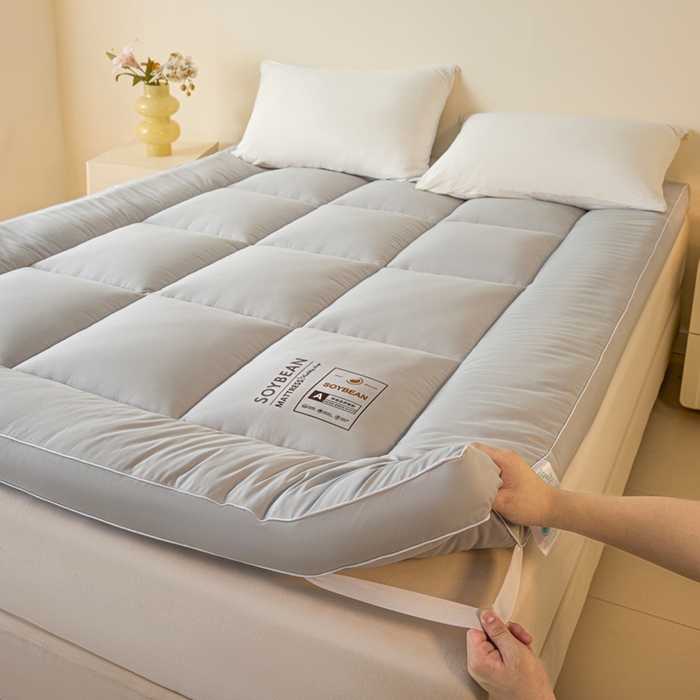 91家纺网 家纺一手货源 找家纺 曼尼家纺 2025新款A类水洗棉8厘米立体床褥床垫 浅灰