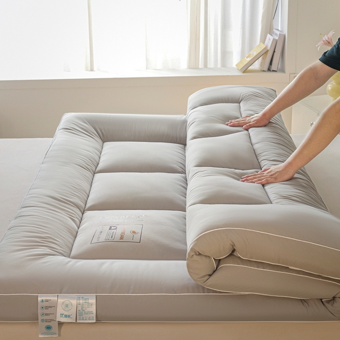 91家纺网 家纺一手货源 找家纺 曼尼家纺 2025新款A类水洗棉8厘米立体床褥床垫 浅灰