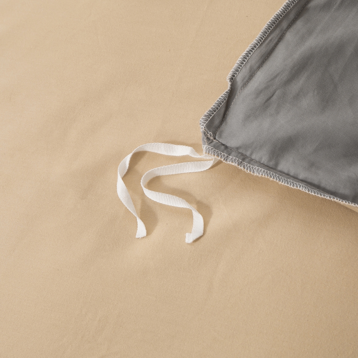 91家纺网 家纺一手货源 找家纺 沃尔居 2025新款秋冬全棉加厚磨毛四件套纯棉床单被套床笠纯色三件套（提供买家秀） 梦境--卡其深灰