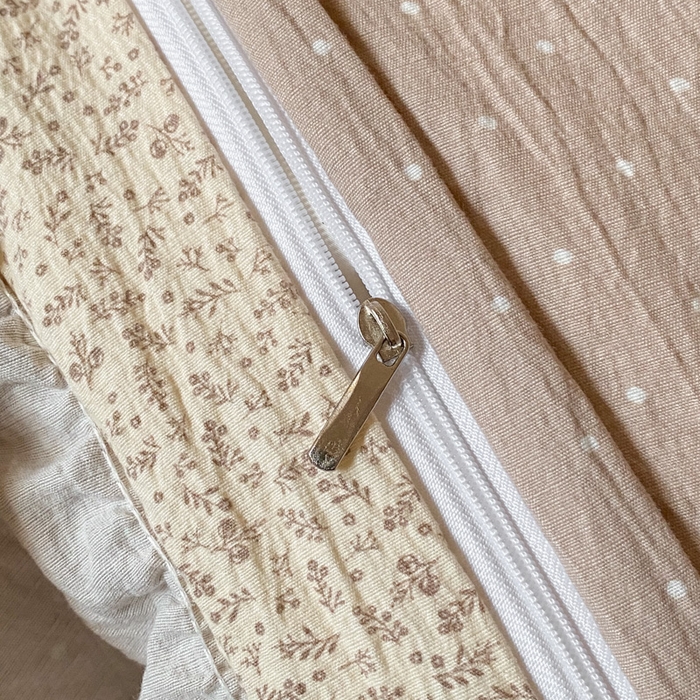 91家纺网 家纺一手货源 找家纺 梦舒羽2025新款波点花边四件套-宁静花园 宁静花园-时尚咖