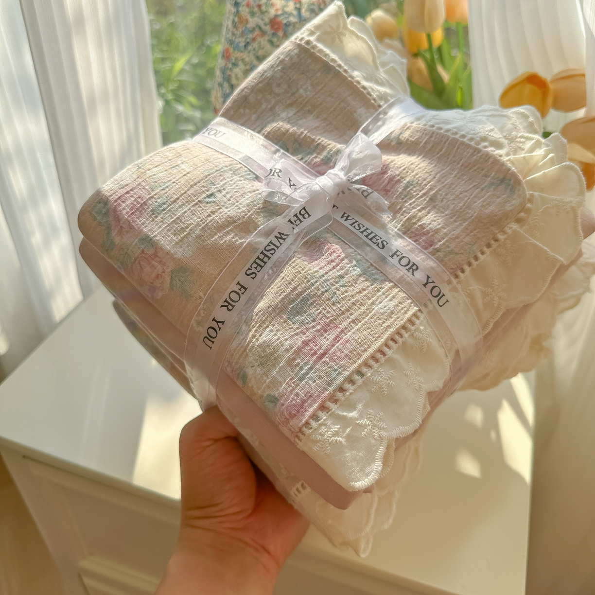 91家纺网 家纺一手货源 找家纺 韩巢家纺 2025新款学生宿舍三件套上下铺学生季开学季床品 镂空花边款-爱如星辰