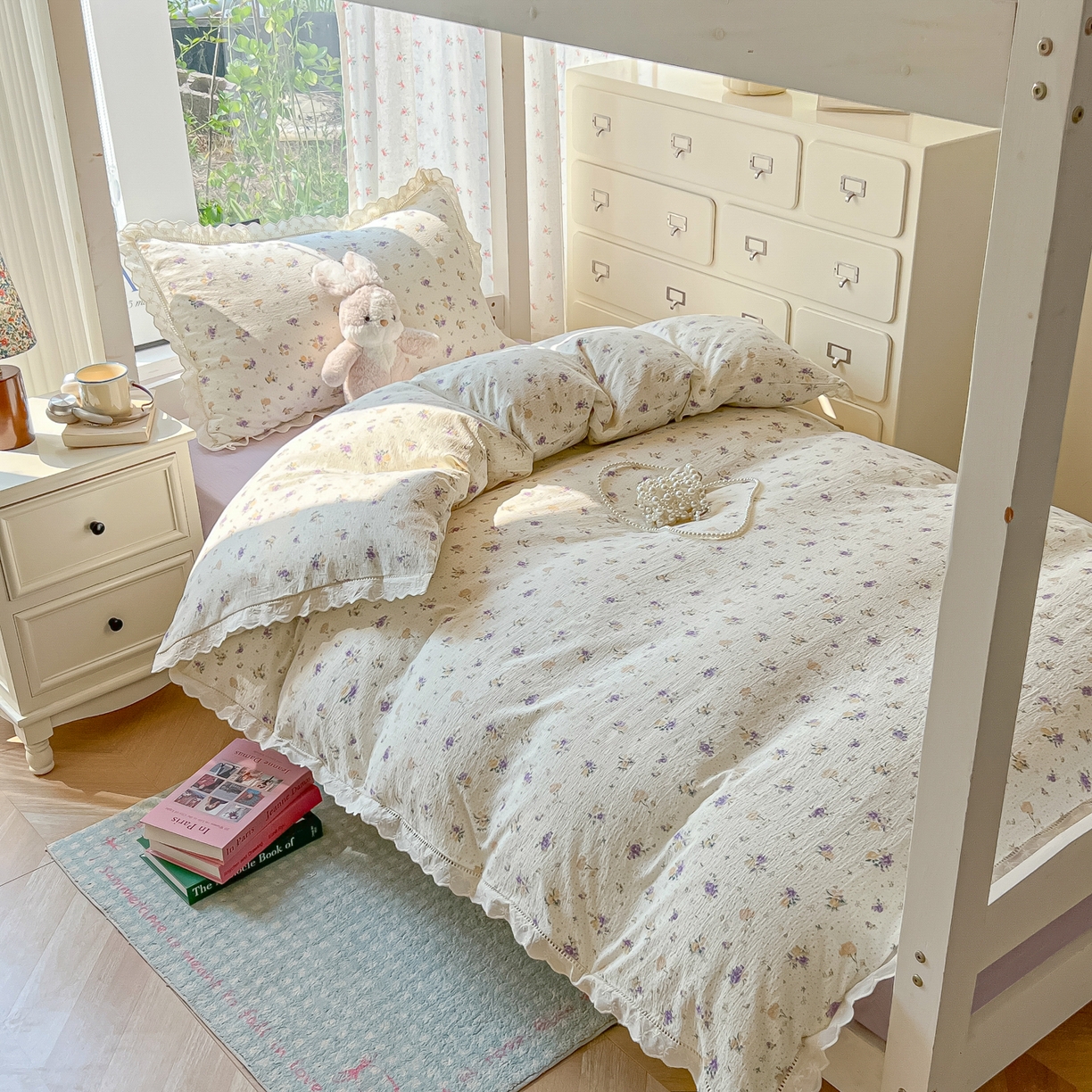 91家纺网 家纺一手货源 找家纺 韩巢家纺 2025新款学生宿舍三件套上下铺学生季开学季床品 镂空花边款-紫叮兰语