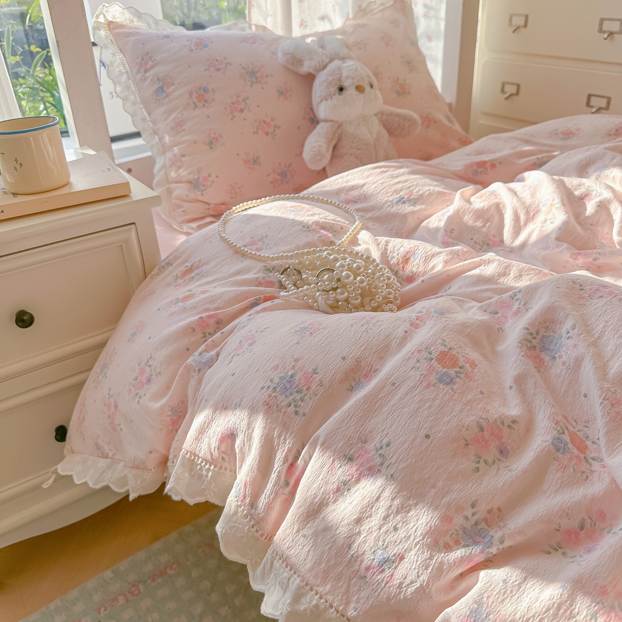 91家纺网 家纺一手货源 找家纺 韩巢家纺 2025新款学生宿舍三件套上下铺学生季开学季床品 镂空花边款-芊芊花海