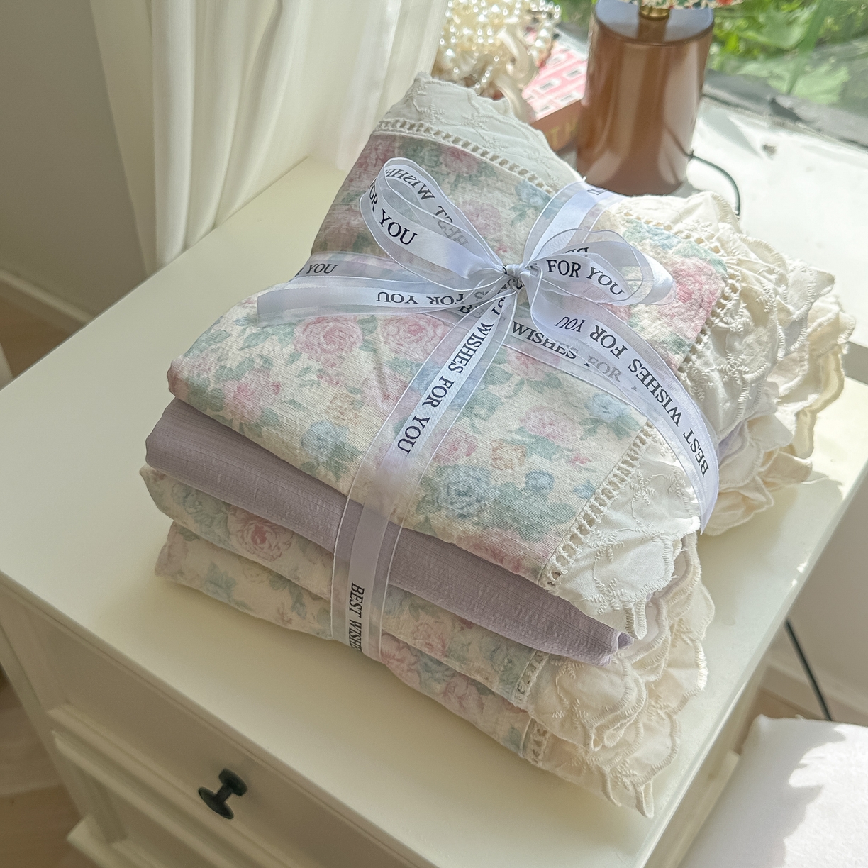 91家纺网 家纺一手货源 找家纺 韩巢家纺 2025新款学生宿舍三件套上下铺学生季开学季床品 镂空花边款-童话花岛