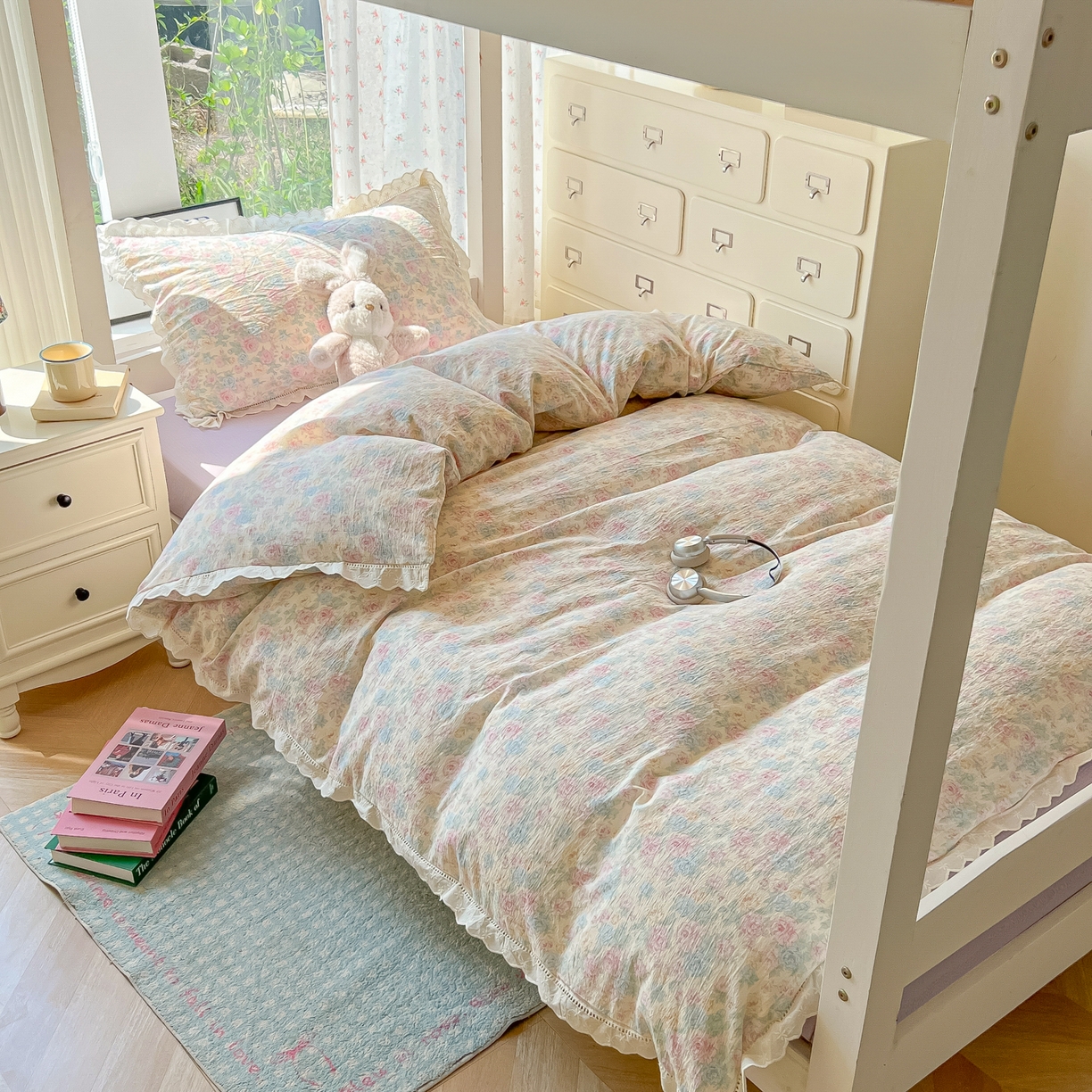 91家纺网 家纺一手货源 找家纺 韩巢家纺 2025新款学生宿舍三件套上下铺学生季开学季床品 镂空花边款-童话花岛