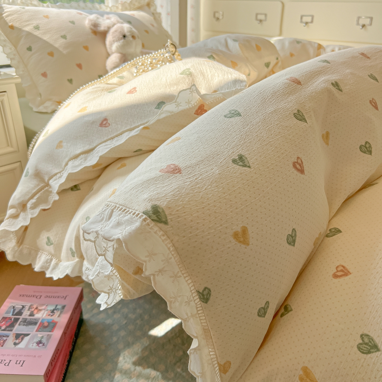 91家纺网 家纺一手货源 找家纺 韩巢家纺 2025新款学生宿舍三件套上下铺学生季开学季床品 镂空花边款-浪漫世界