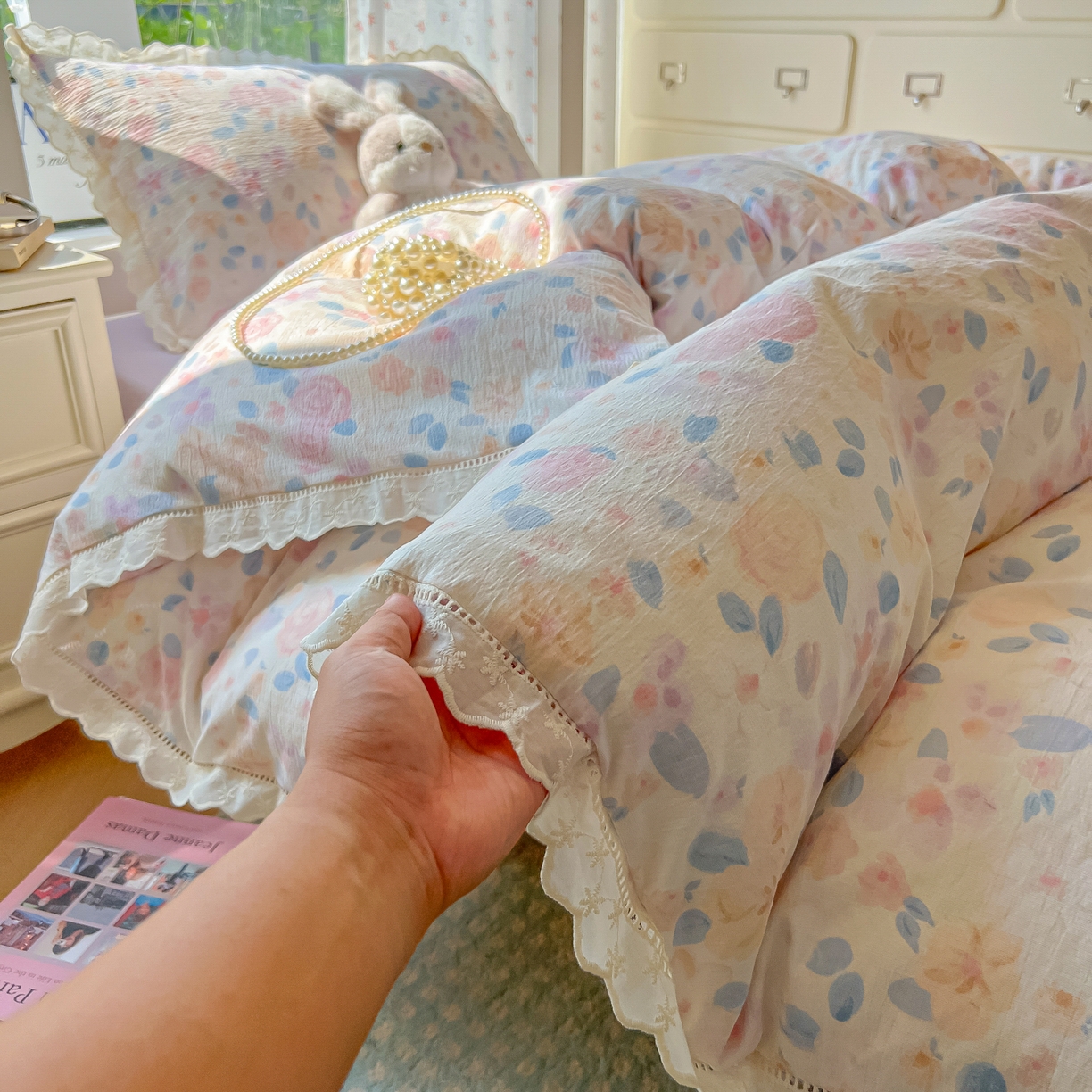 91家纺网 家纺一手货源 找家纺 韩巢家纺 2025新款学生宿舍三件套上下铺学生季开学季床品 镂空花边款-时间画报-米