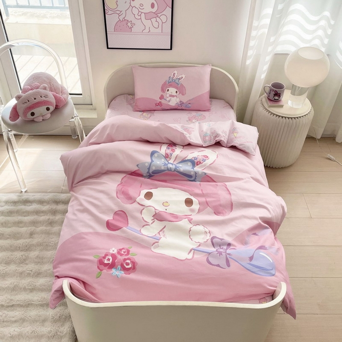 91家纺网 家纺一手货源 找家纺 蘭菲家纺 2025新款学生季全棉幼儿园三丽鸥三件套大版系列 去约会