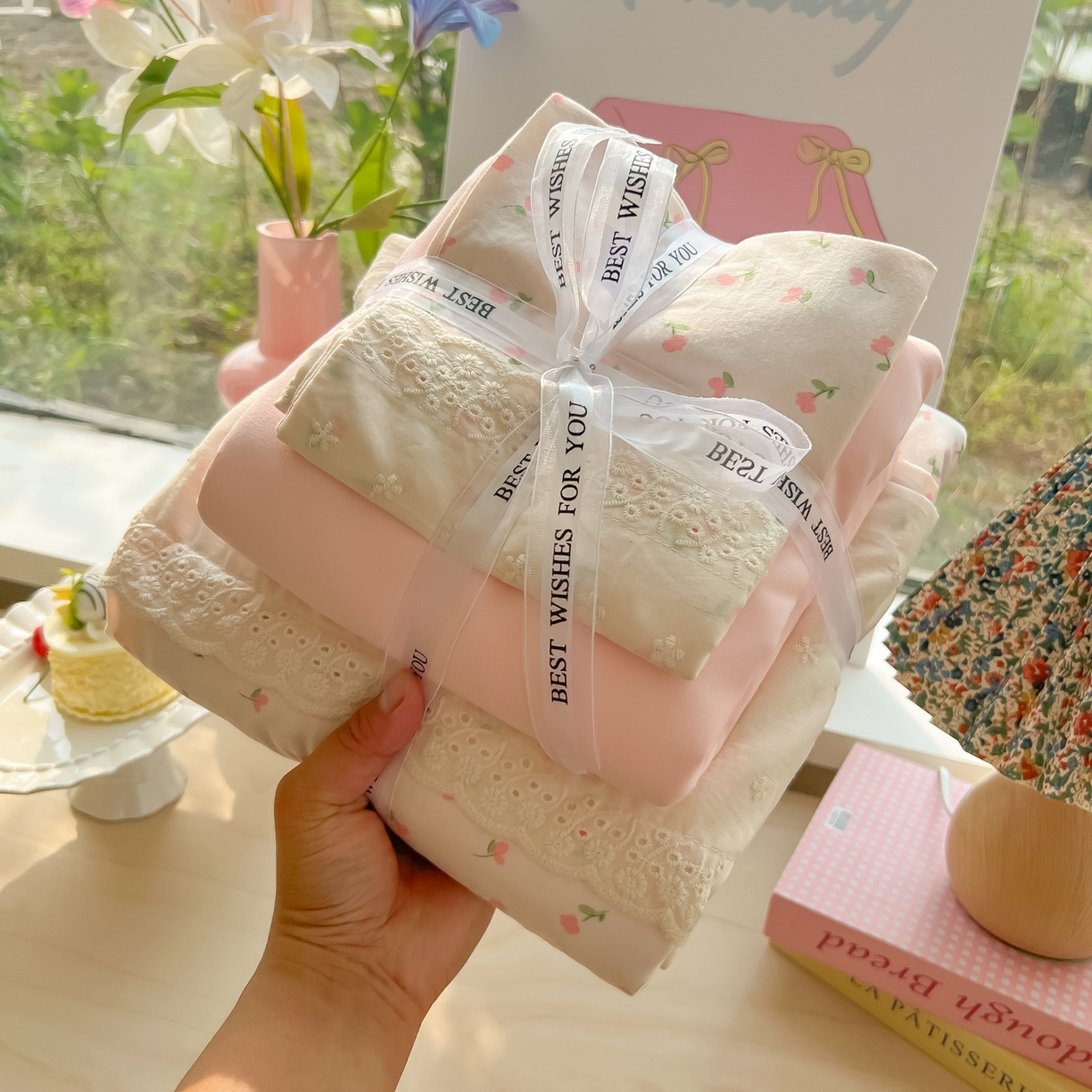 91家纺网 家纺一手货源 找家纺 韩巢家纺 2025新款法式蕾丝花边被套直播热销款四件套学生宿舍床上三件套（提供卖家秀） 粉小花【蕾丝花边款】