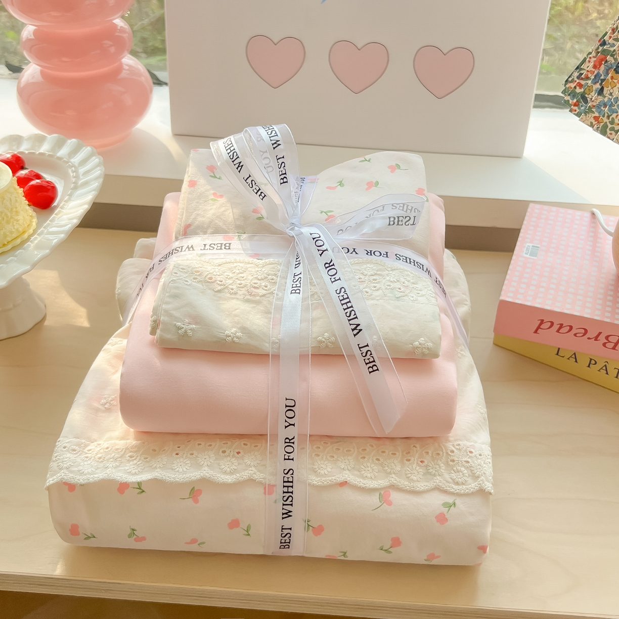 91家纺网 家纺一手货源 找家纺 韩巢家纺 2025新款法式蕾丝花边被套直播热销款四件套学生宿舍床上三件套（提供卖家秀） 粉小花【蕾丝花边款】