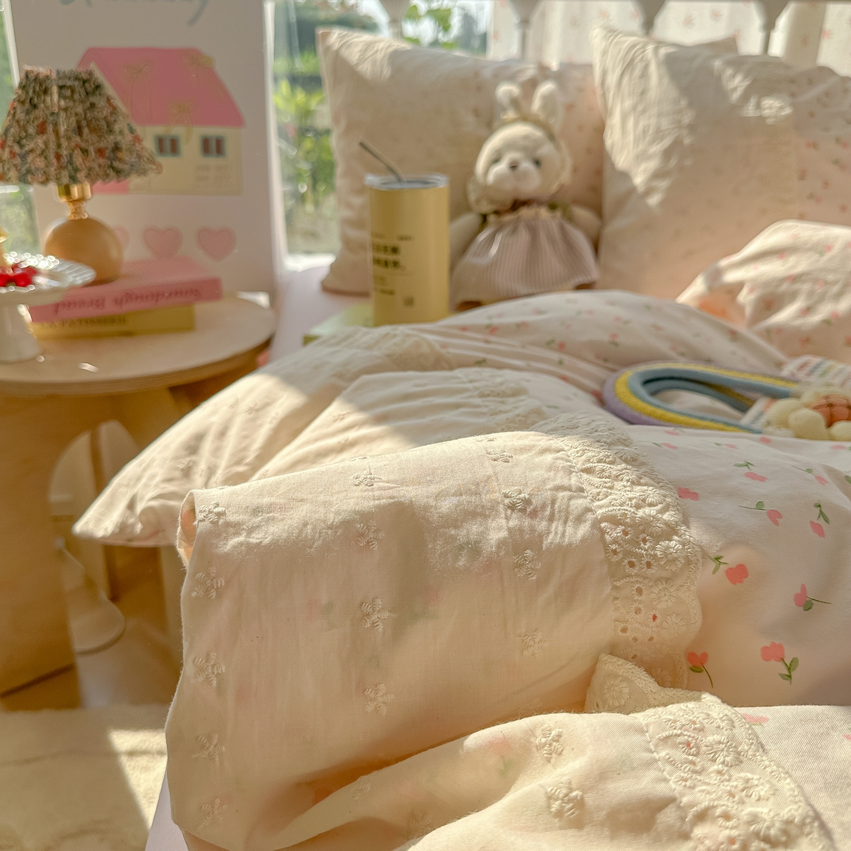 91家纺网 家纺一手货源 找家纺 韩巢家纺 2025新款法式蕾丝花边被套直播热销款四件套学生宿舍床上三件套（提供卖家秀） 粉小花【蕾丝花边款】