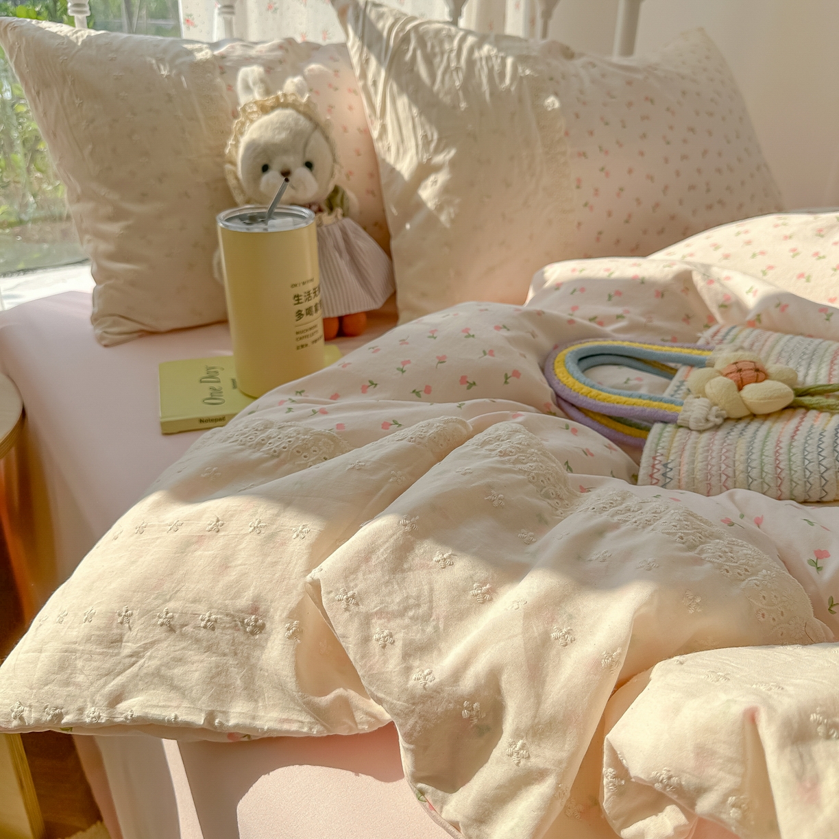 91家纺网 家纺一手货源 找家纺 韩巢家纺 2025新款法式蕾丝花边被套直播热销款四件套学生宿舍床上三件套（提供卖家秀） 粉小花【蕾丝花边款】