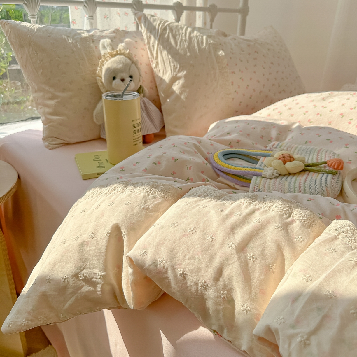 91家纺网 家纺一手货源 找家纺 韩巢家纺 2025新款法式蕾丝花边被套直播热销款四件套学生宿舍床上三件套（提供卖家秀） 粉小花【蕾丝花边款】