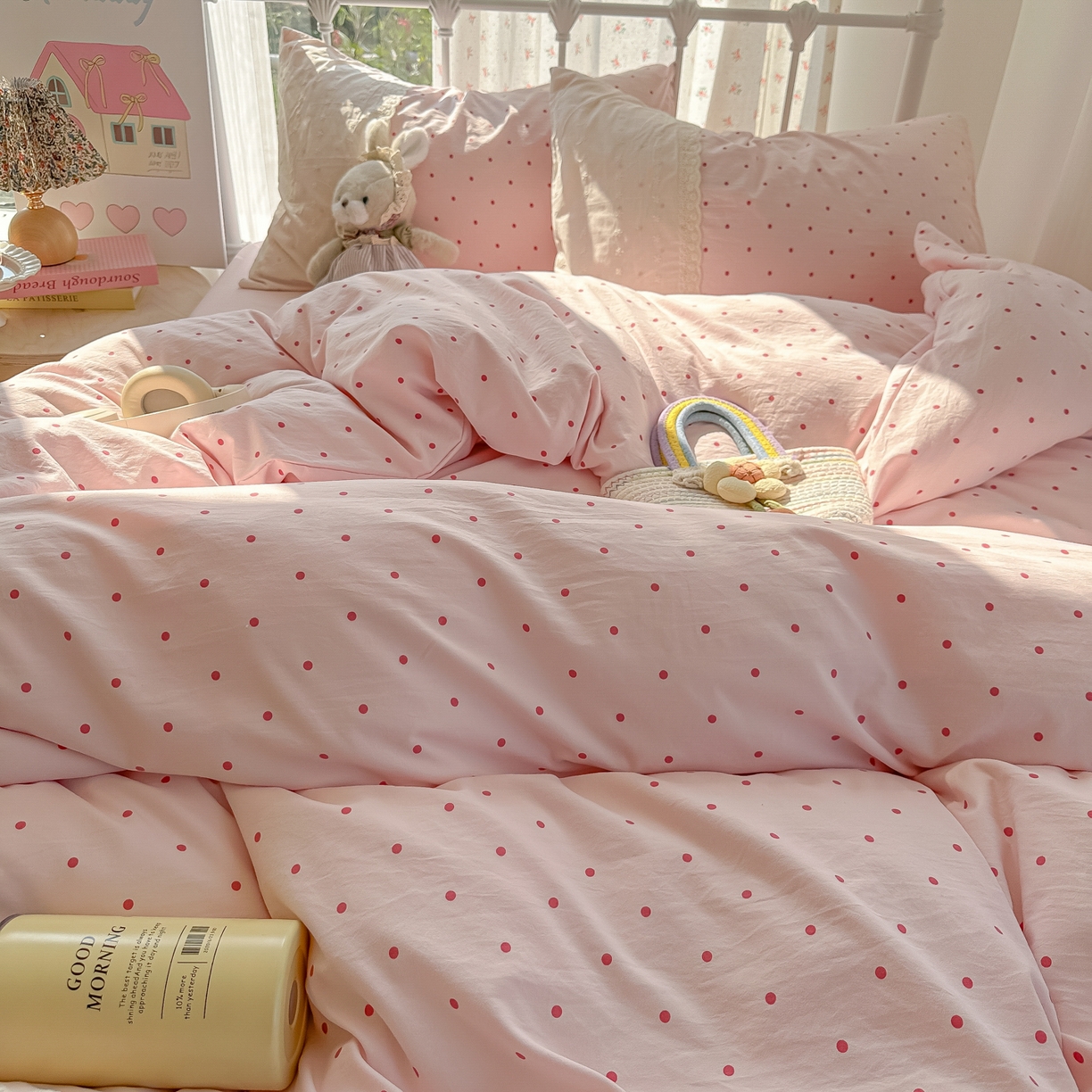 91家纺网 家纺一手货源 找家纺 韩巢家纺 2025新款法式蕾丝花边被套直播热销款四件套学生宿舍床上三件套（提供卖家秀） 草莓小波点【蕾丝花边款】