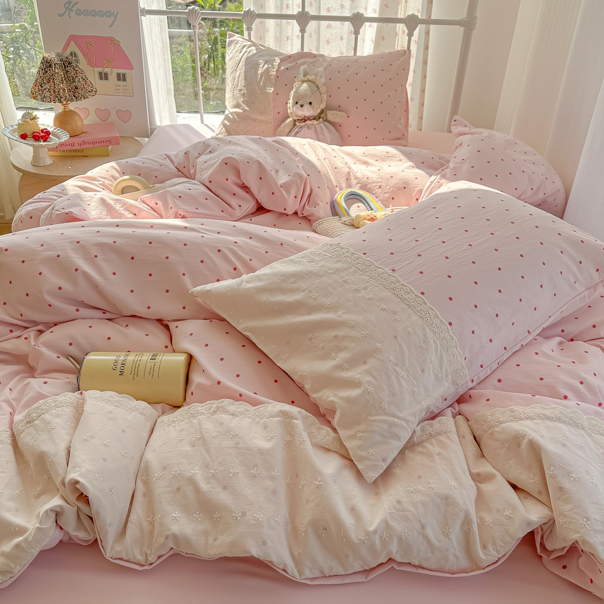 91家纺网 家纺一手货源 找家纺 韩巢家纺 2025新款法式蕾丝花边被套直播热销款四件套学生宿舍床上三件套（提供卖家秀） 草莓小波点【蕾丝花边款】