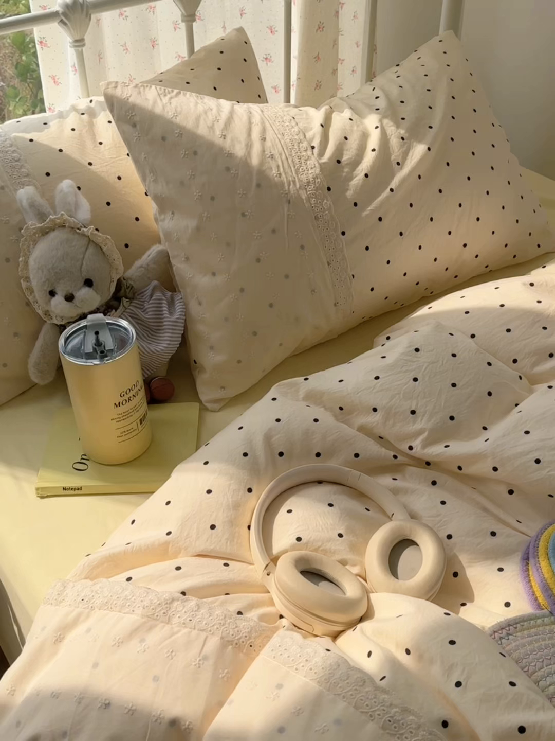 91家纺网 家纺一手货源 找家纺 韩巢家纺 2025新款法式蕾丝花边被套直播热销款四件套学生宿舍床上三件套（提供卖家秀） 草莓小波点【蕾丝花边款】