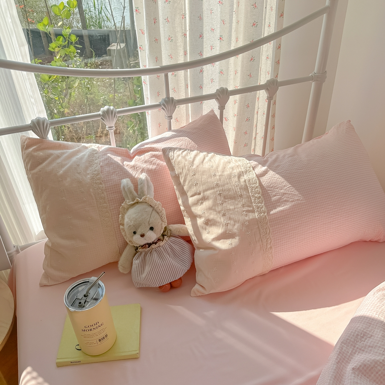 91家纺网 家纺一手货源 找家纺 韩巢家纺 2025新款法式蕾丝花边被套直播热销款四件套学生宿舍床上三件套（提供卖家秀） 粉小格【蕾丝花边款】