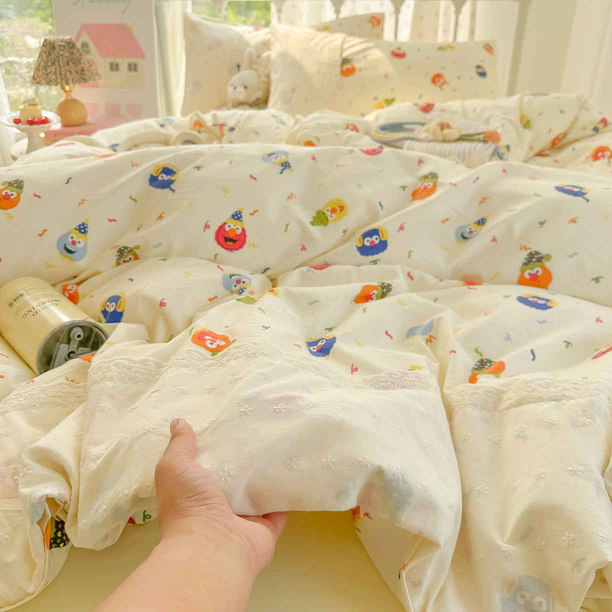 91家纺网 家纺一手货源 找家纺 韩巢家纺 2025新款法式蕾丝花边被套直播热销款四件套学生宿舍床上三件套（提供卖家秀） 好多芝麻球【蕾丝花边款】