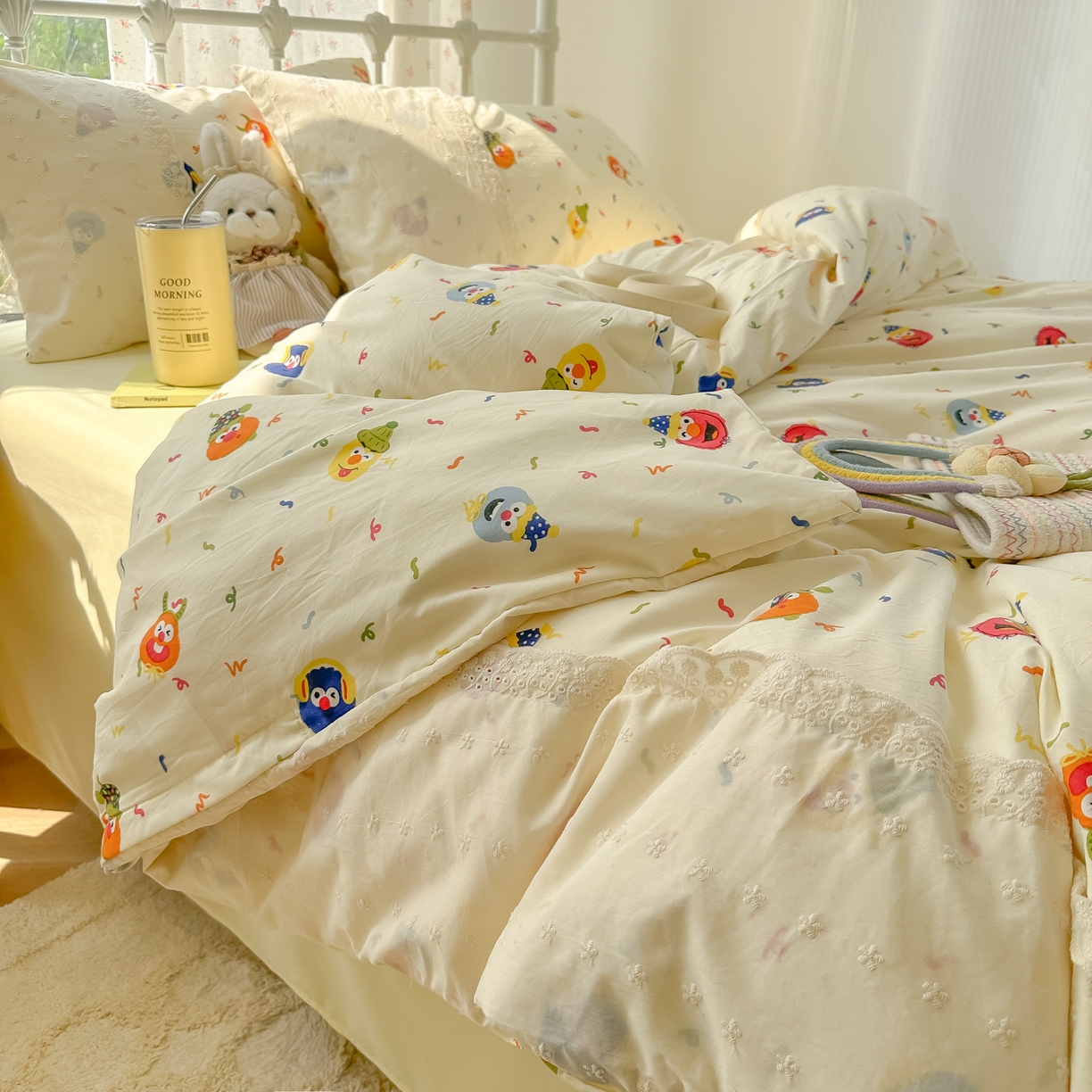 91家纺网 家纺一手货源 找家纺 韩巢家纺 2025新款法式蕾丝花边被套直播热销款四件套学生宿舍床上三件套（提供卖家秀） 好多芝麻球【蕾丝花边款】