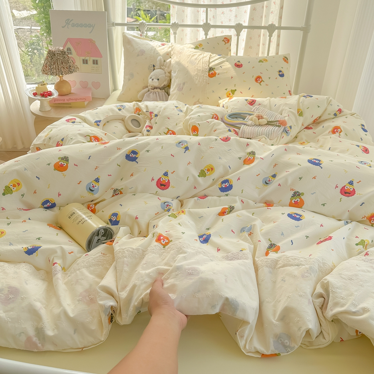 91家纺网 家纺一手货源 找家纺 韩巢家纺 2025新款法式蕾丝花边被套直播热销款四件套学生宿舍床上三件套（提供卖家秀） 好多芝麻球【蕾丝花边款】