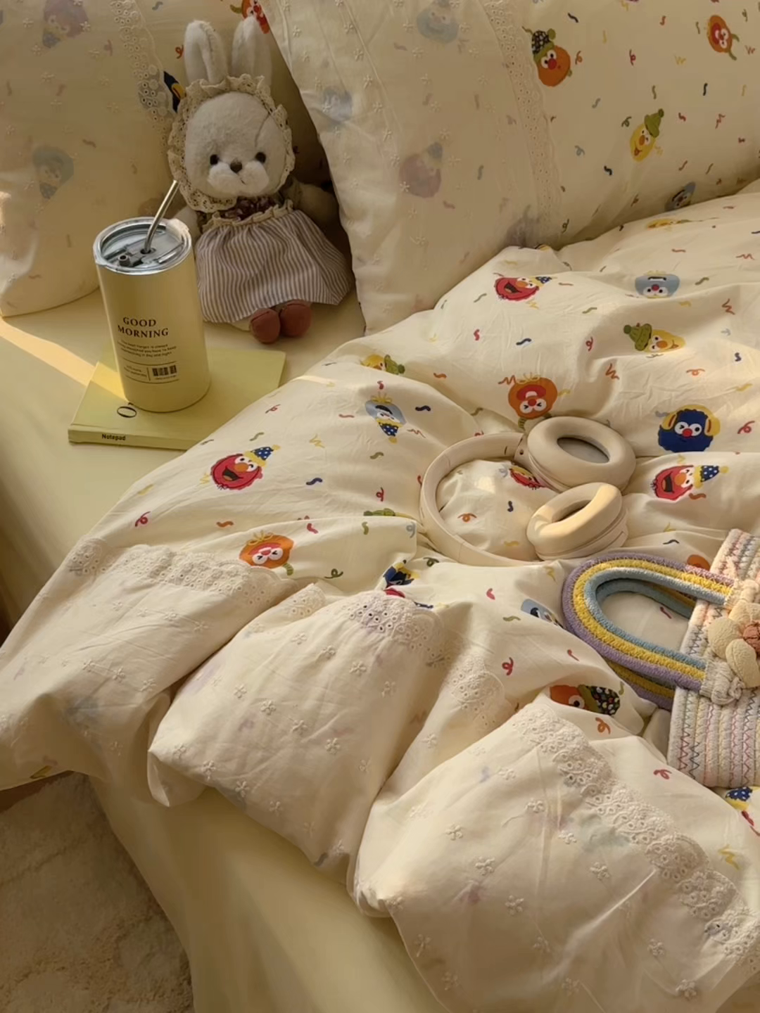 91家纺网 家纺一手货源 找家纺 韩巢家纺 2025新款法式蕾丝花边被套直播热销款四件套学生宿舍床上三件套（提供卖家秀） 好多芝麻球【蕾丝花边款】