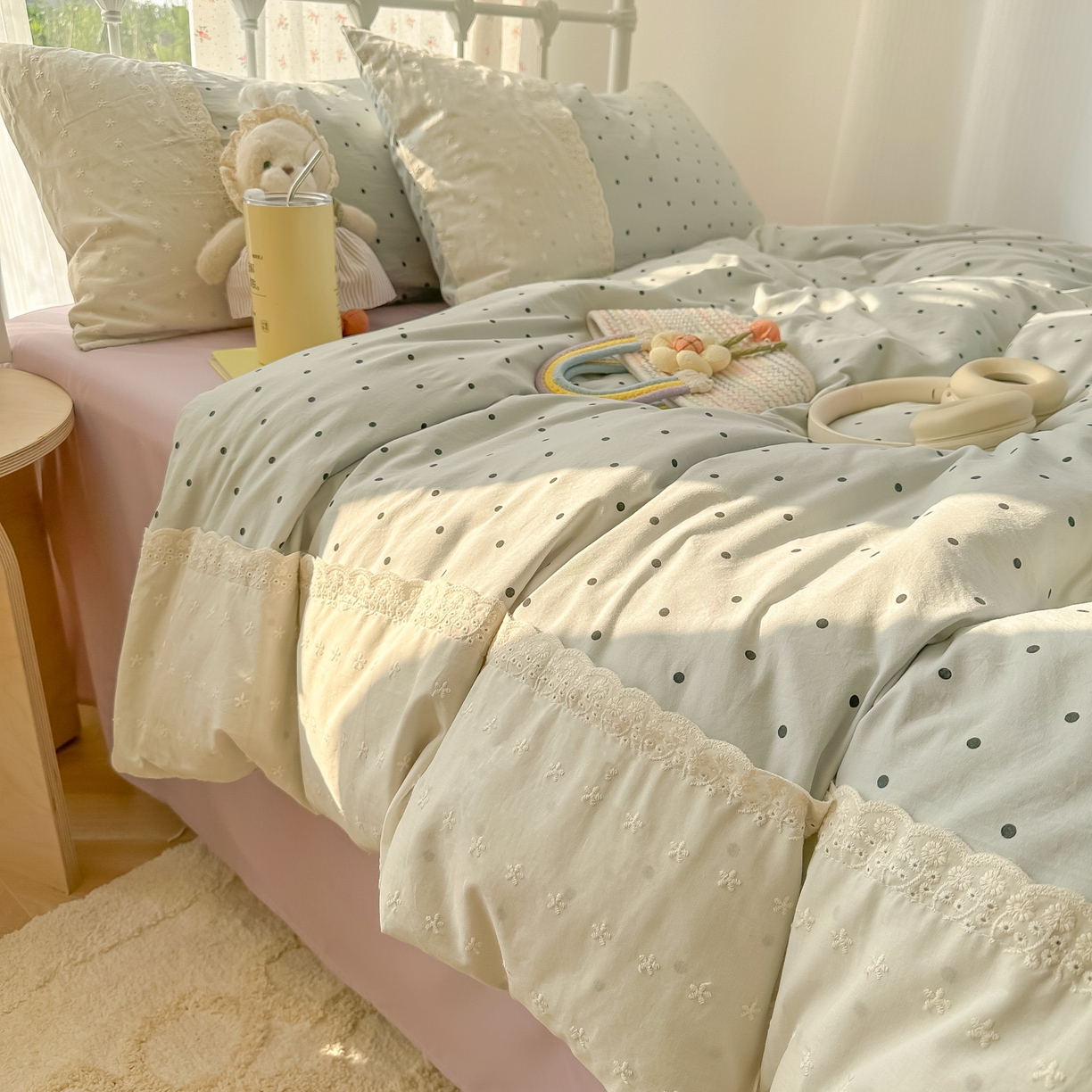 91家纺网 家纺一手货源 找家纺 韩巢家纺 2025新款法式蕾丝花边被套直播热销款四件套学生宿舍床上三件套（提供卖家秀） 蓝灰波点【蕾丝花边款】