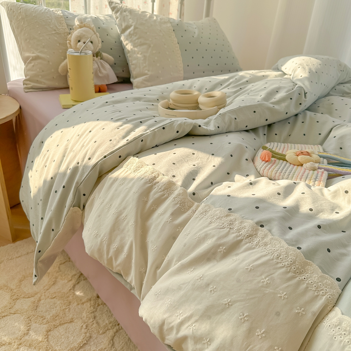 91家纺网 家纺一手货源 找家纺 韩巢家纺 2025新款法式蕾丝花边被套直播热销款四件套学生宿舍床上三件套（提供卖家秀） 蓝灰波点【蕾丝花边款】