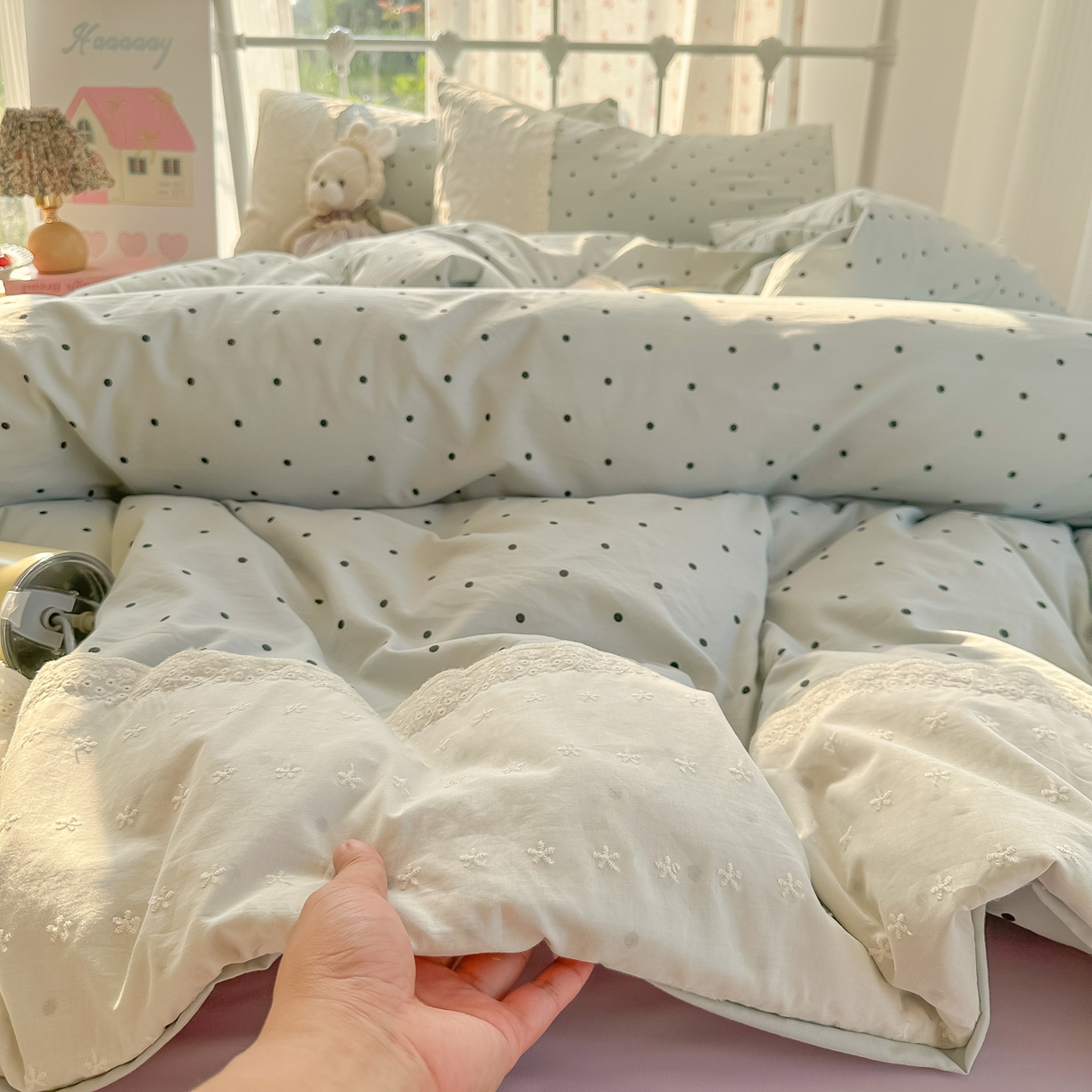 91家纺网 家纺一手货源 找家纺 韩巢家纺 2025新款法式蕾丝花边被套直播热销款四件套学生宿舍床上三件套（提供卖家秀） 蓝灰波点【蕾丝花边款】