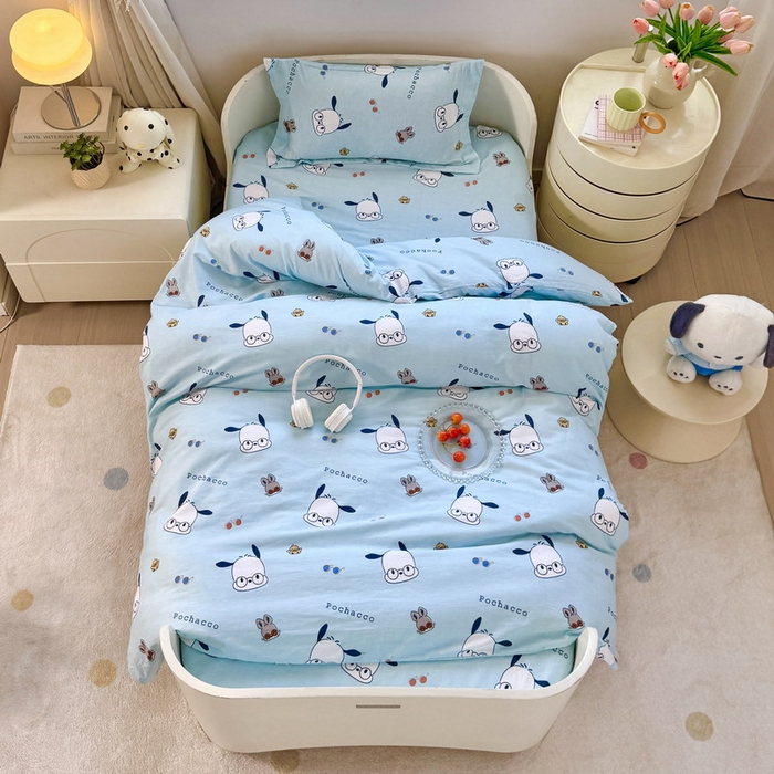 91家纺网 家纺一手货源 找家纺 蘭菲家纺 2025新款学生季全棉幼儿园三丽鸥三件套小版系列 眼镜狗.蓝