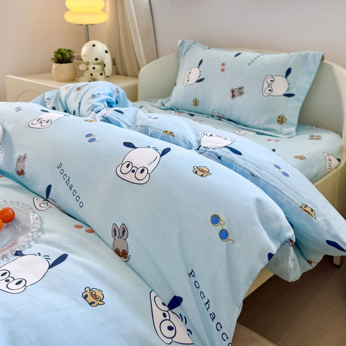 91家纺网 家纺一手货源 找家纺 蘭菲家纺 2025新款学生季全棉幼儿园三丽鸥三件套小版系列 眼镜狗.蓝