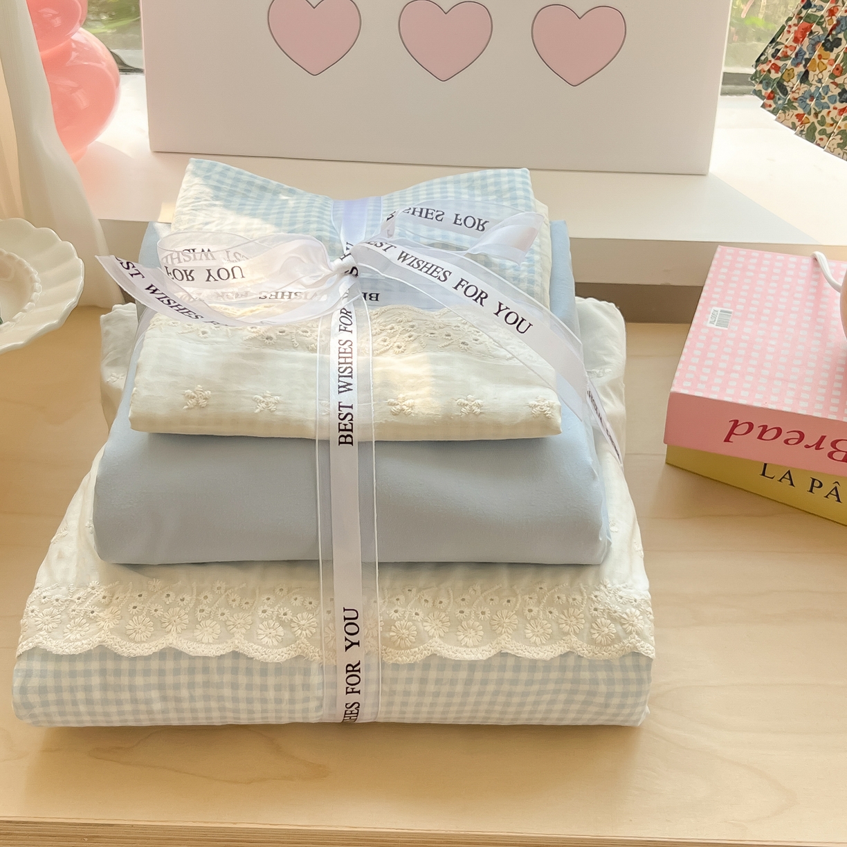 91家纺网 家纺一手货源 找家纺 韩巢家纺 2025新款法式蕾丝花边被套直播热销款四件套学生宿舍床上三件套（提供卖家秀） 蓝小格【蕾丝花边款】