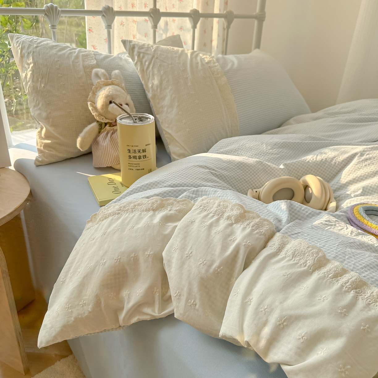 91家纺网 家纺一手货源 找家纺 韩巢家纺 2025新款法式蕾丝花边被套直播热销款四件套学生宿舍床上三件套（提供卖家秀） 蓝小格【蕾丝花边款】