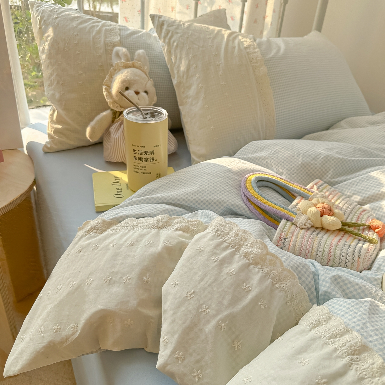 91家纺网 家纺一手货源 找家纺 韩巢家纺 2025新款法式蕾丝花边被套直播热销款四件套学生宿舍床上三件套（提供卖家秀） 蓝小格【蕾丝花边款】