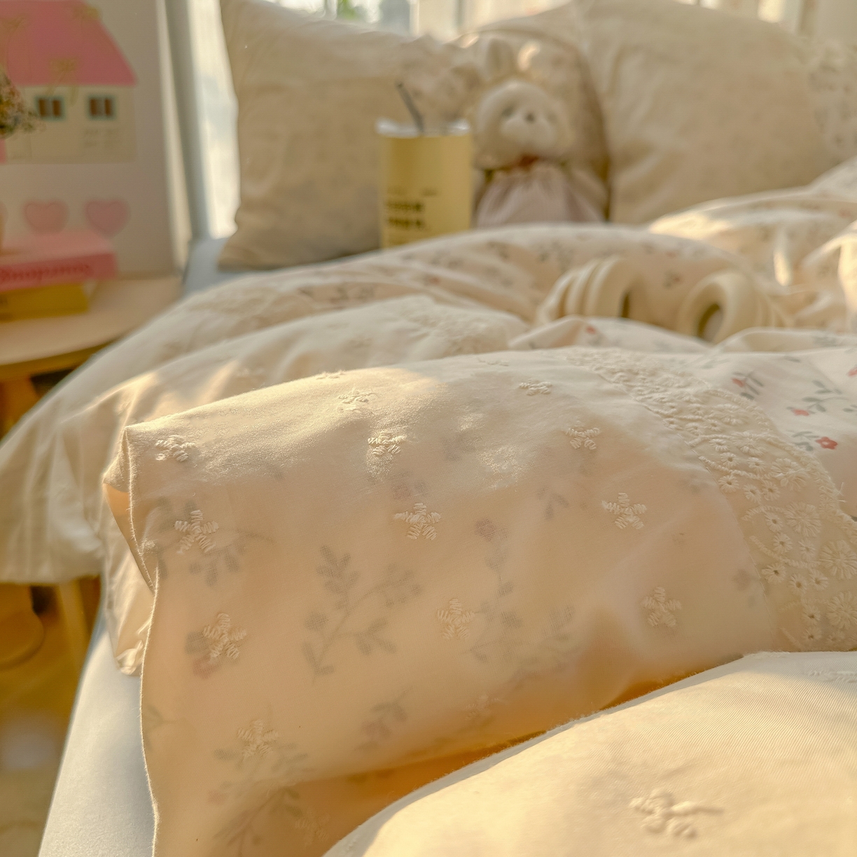 91家纺网 家纺一手货源 找家纺 韩巢家纺 2025新款法式蕾丝花边被套直播热销款四件套学生宿舍床上三件套（提供卖家秀） 梨云杳杳【蕾丝花边款】