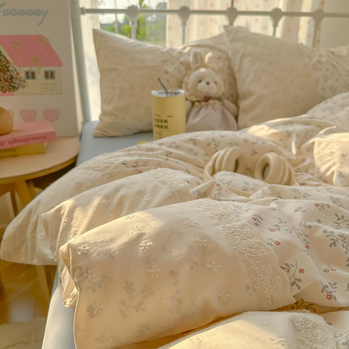 91家纺网 家纺一手货源 找家纺 韩巢家纺 2025新款法式蕾丝花边被套直播热销款四件套学生宿舍床上三件套（提供卖家秀） 梨云杳杳【蕾丝花边款】