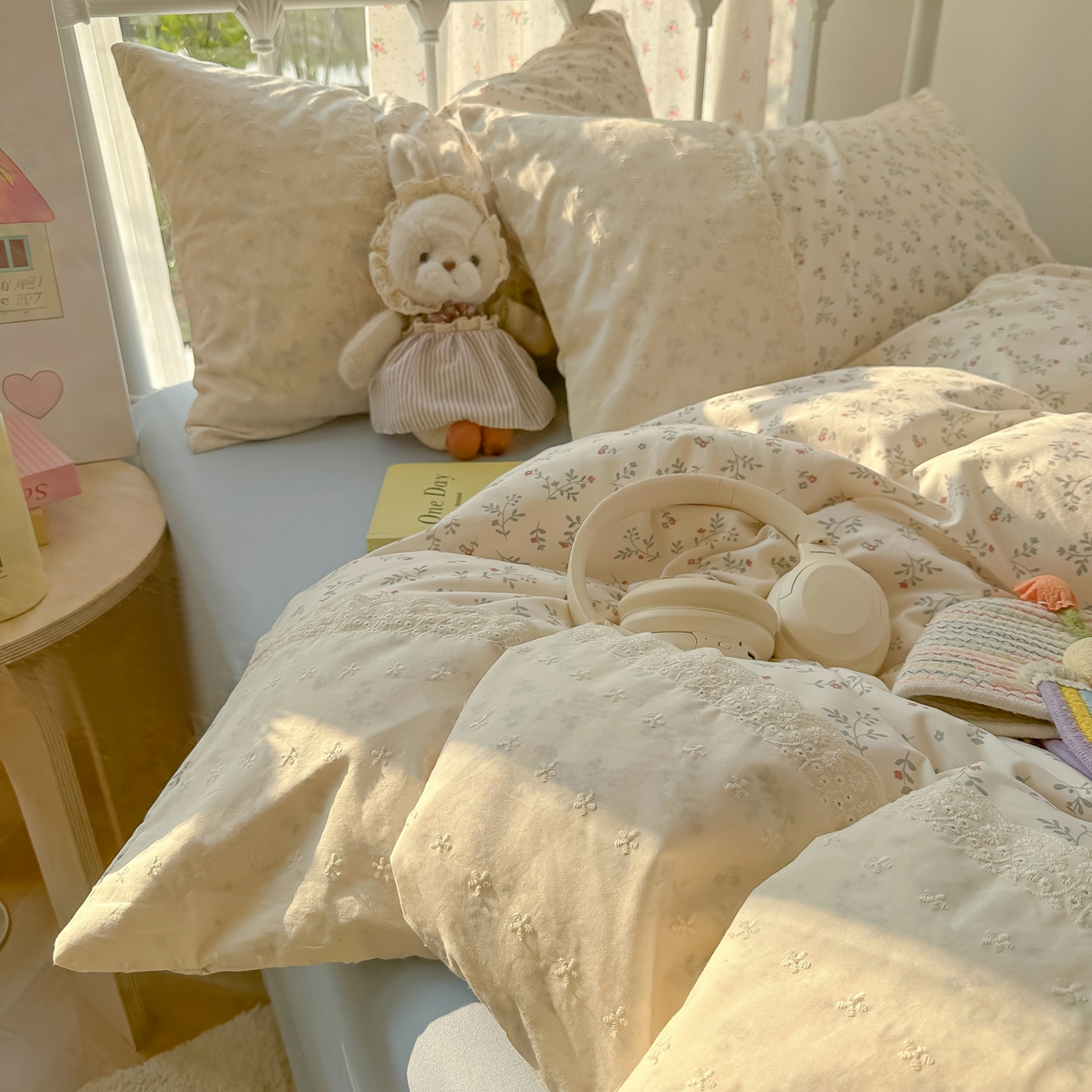 91家纺网 家纺一手货源 找家纺 韩巢家纺 2025新款法式蕾丝花边被套直播热销款四件套学生宿舍床上三件套（提供卖家秀） 梨云杳杳【蕾丝花边款】