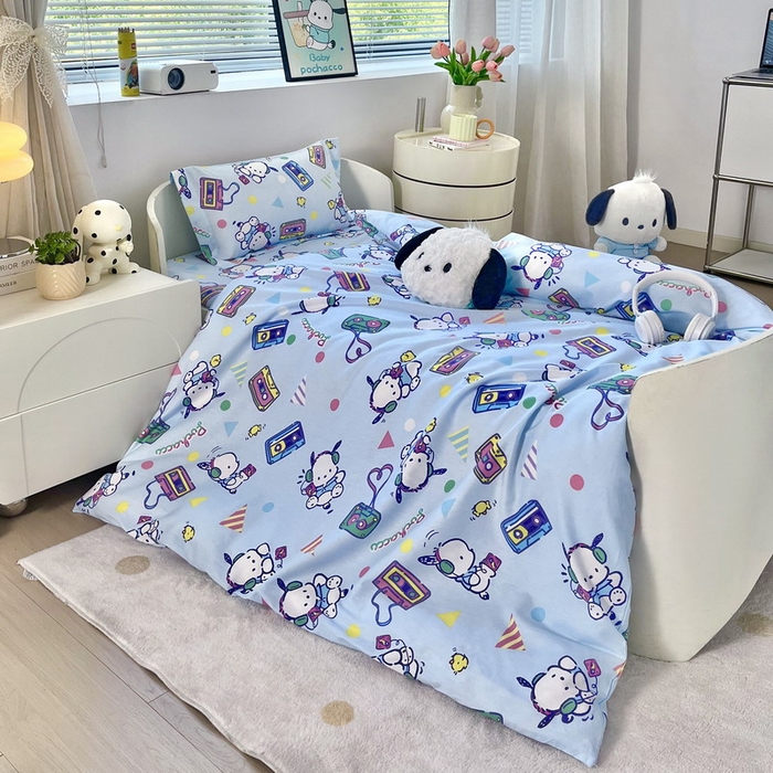 91家纺网 家纺一手货源 找家纺 蘭菲家纺 2025新款学生季全棉幼儿园三丽鸥三件套小版系列 演唱会.蓝