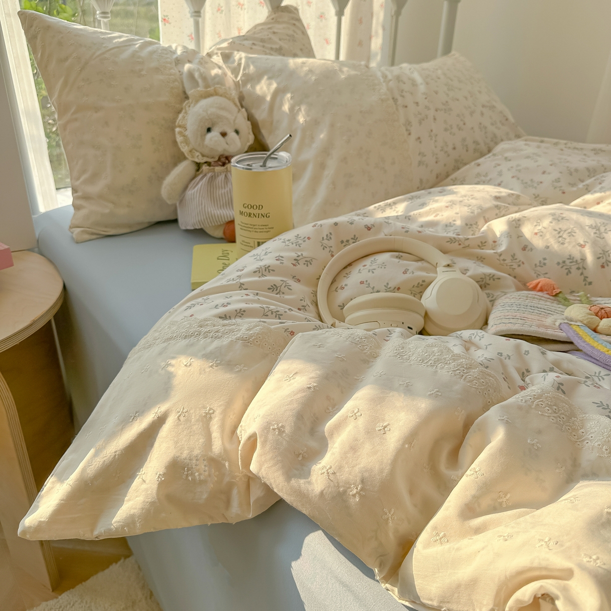 91家纺网 家纺一手货源 找家纺 韩巢家纺 2025新款法式蕾丝花边被套直播热销款四件套学生宿舍床上三件套（提供卖家秀） 梨云杳杳【蕾丝花边款】