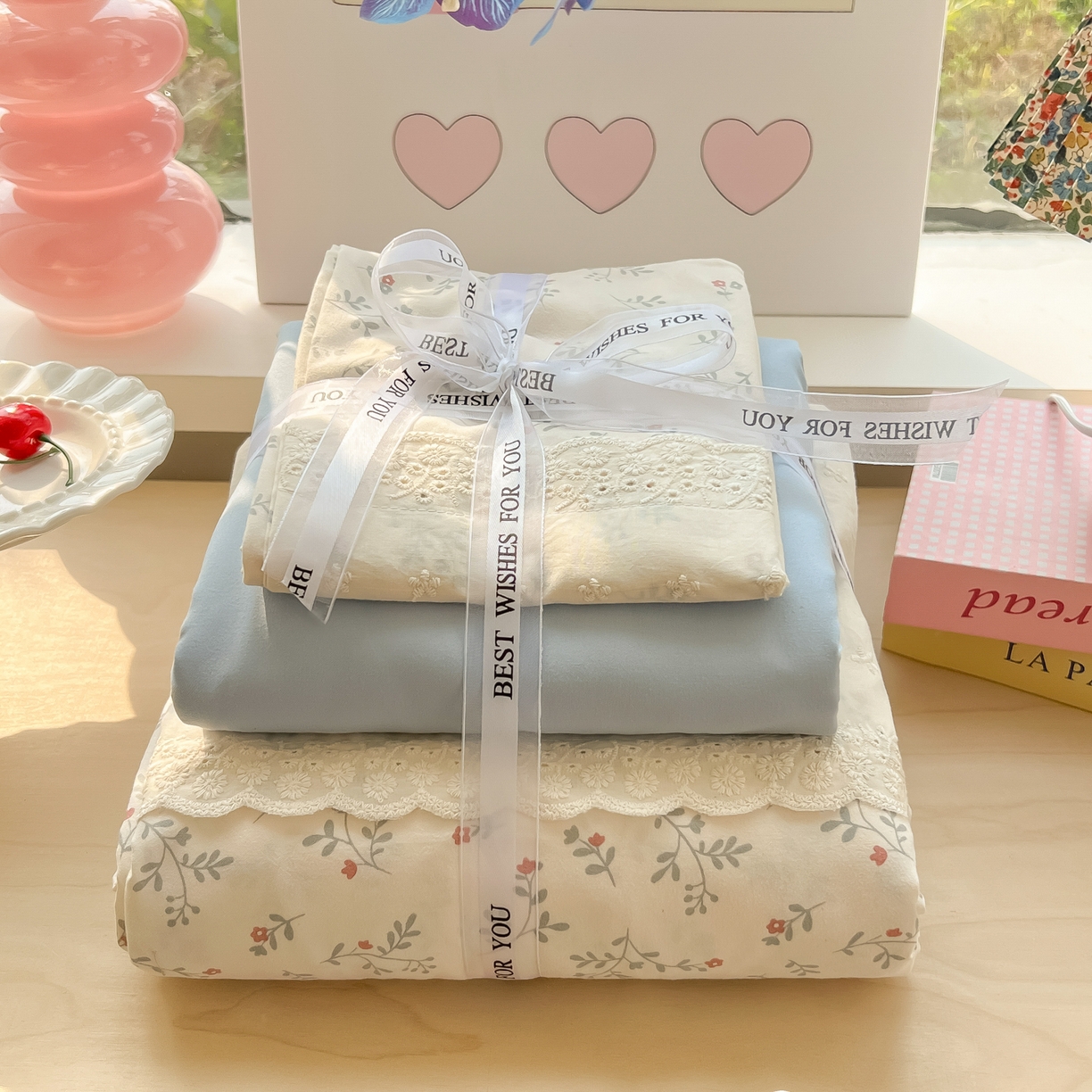 91家纺网 家纺一手货源 找家纺 韩巢家纺 2025新款法式蕾丝花边被套直播热销款四件套学生宿舍床上三件套（提供卖家秀） 梨云杳杳【蕾丝花边款】