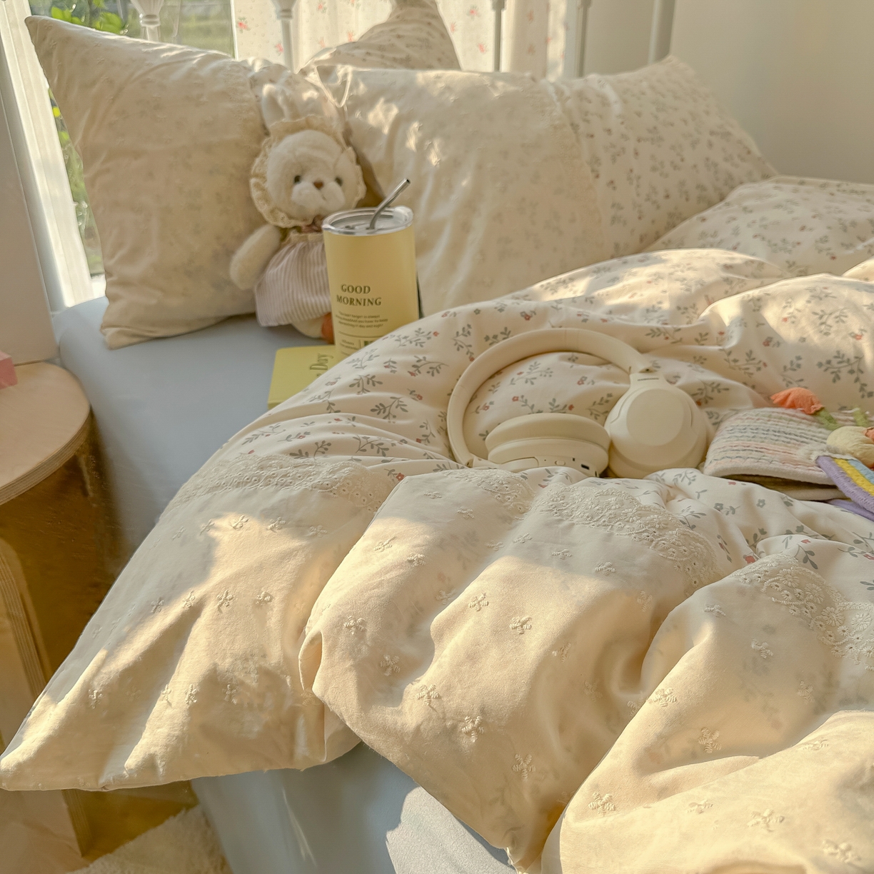 91家纺网 家纺一手货源 找家纺 韩巢家纺 2025新款法式蕾丝花边被套直播热销款四件套学生宿舍床上三件套（提供卖家秀） 梨云杳杳【蕾丝花边款】
