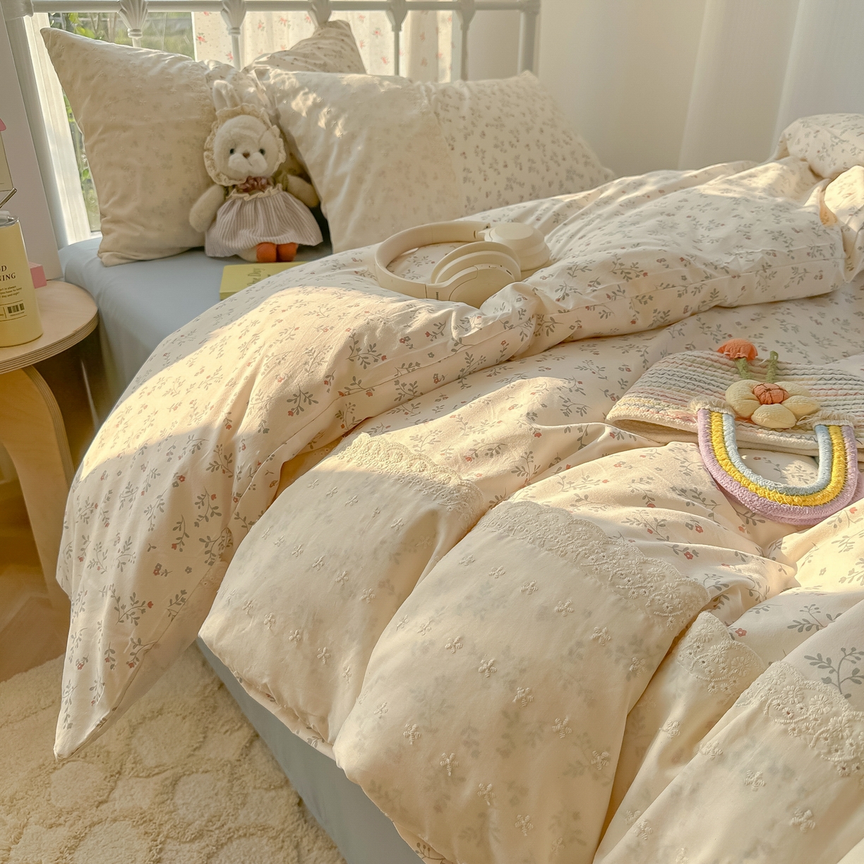 91家纺网 家纺一手货源 找家纺 韩巢家纺 2025新款法式蕾丝花边被套直播热销款四件套学生宿舍床上三件套（提供卖家秀） 梨云杳杳【蕾丝花边款】