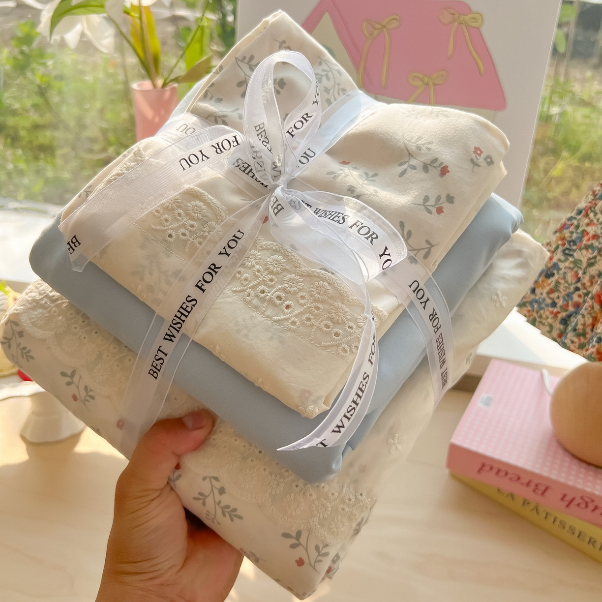 91家纺网 家纺一手货源 找家纺 韩巢家纺 2025新款法式蕾丝花边被套直播热销款四件套学生宿舍床上三件套（提供卖家秀） 梨云杳杳【蕾丝花边款】