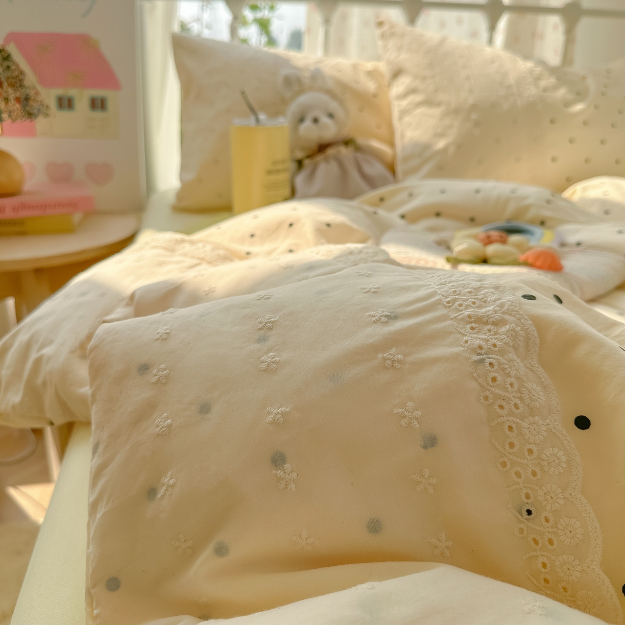 91家纺网 家纺一手货源 找家纺 韩巢家纺 2025新款法式蕾丝花边被套直播热销款四件套学生宿舍床上三件套（提供卖家秀） 米黄波点【蕾丝花边款】