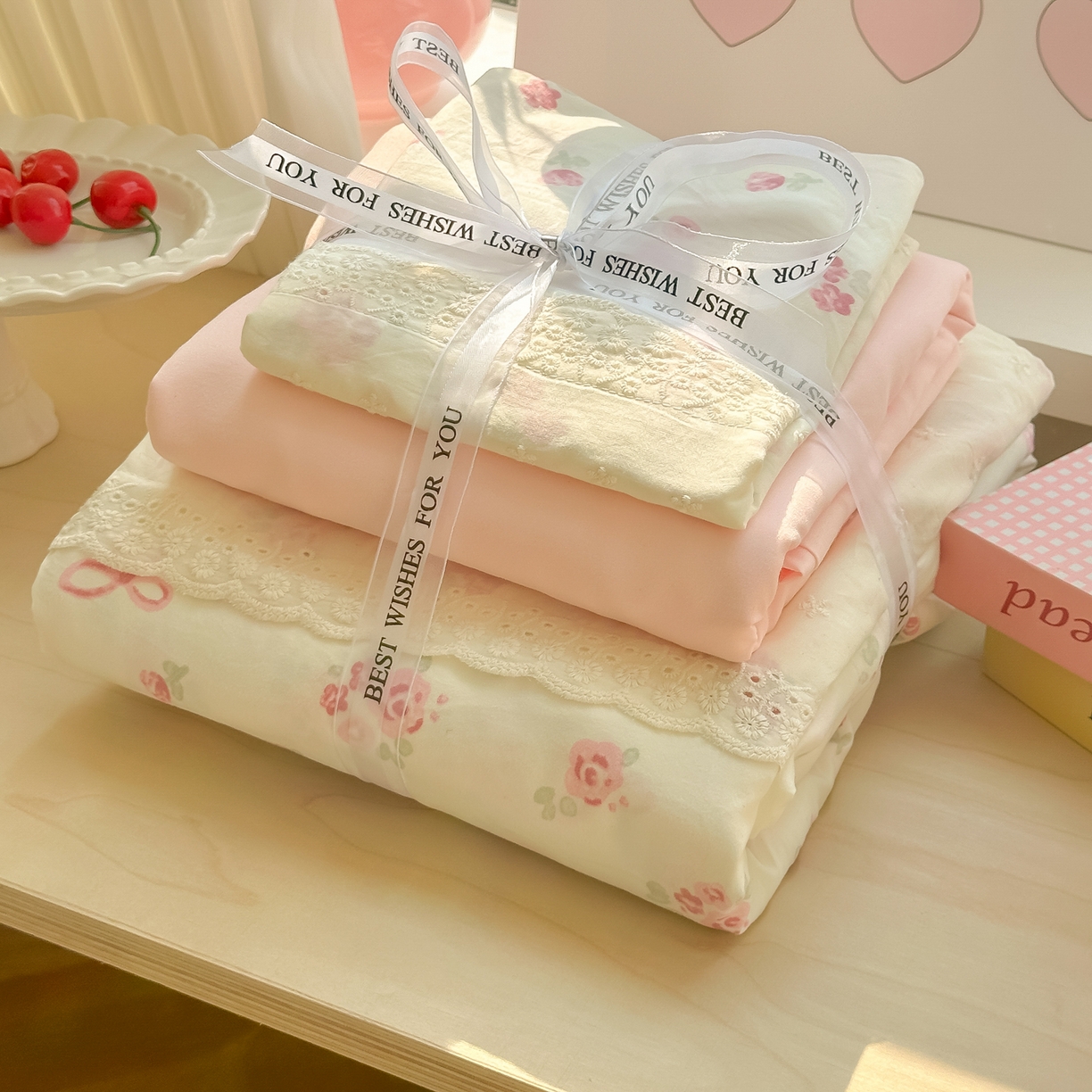 91家纺网 家纺一手货源 找家纺 韩巢家纺 2025新款法式蕾丝花边被套直播热销款四件套学生宿舍床上三件套（提供卖家秀） 小花集【蕾丝花边款】